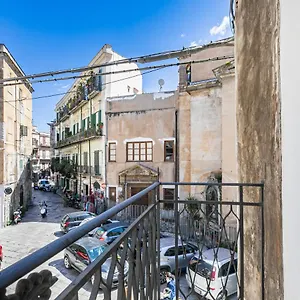 piazza-pretoria-quattro-canti-roomy-flats-with-balconies.sicilyhotelsitaly.net/